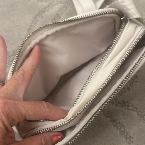Lululemon camera bag in white opal great condition - Picture 3 of 5